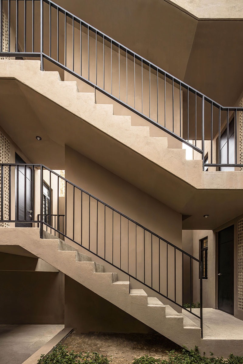 fotos-de-edificio-violeta-escaleras