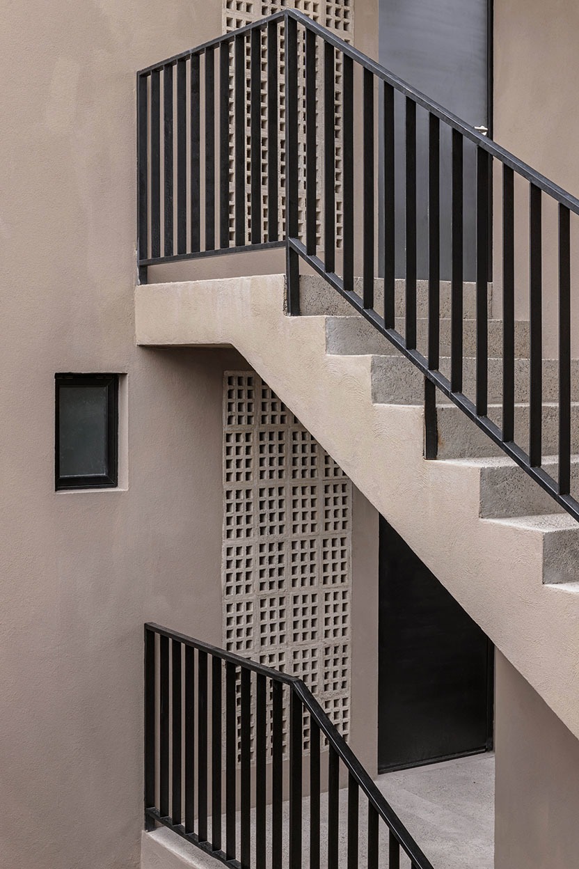 fotos-de-edificio-violeta-detalle-escalera
